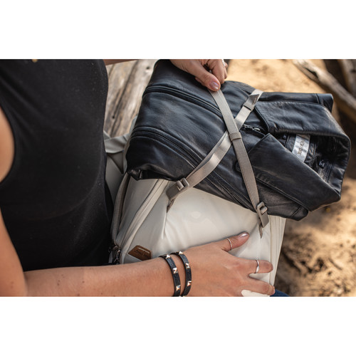 Peak Design Everyday Backpack Zip v2 15L Bone BEDBZ-15-BO-2 - 9